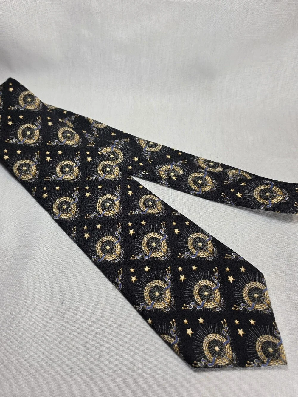 Metropolitan Museum of Art Black Gold Crest Star Silk Tie 57x4